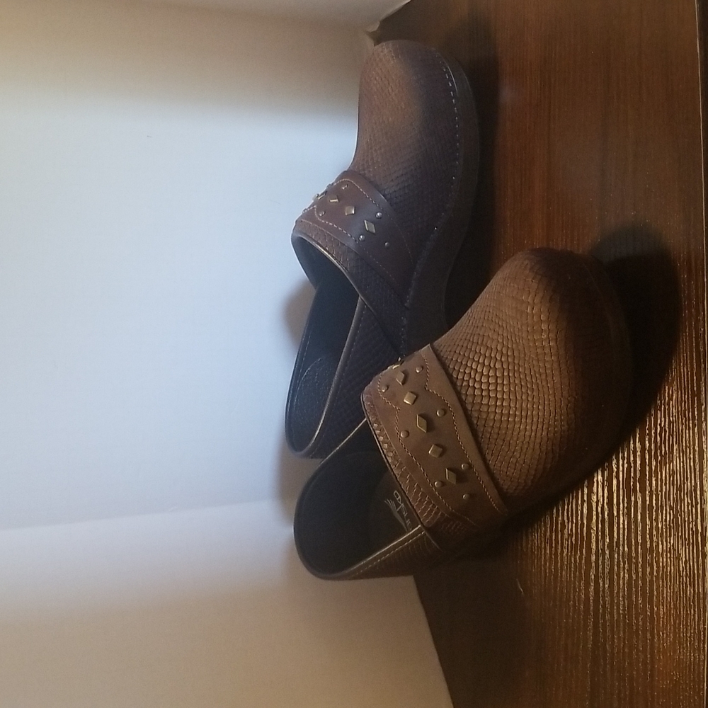 Dansko Brown Textured Leather Clogs w/trim New
